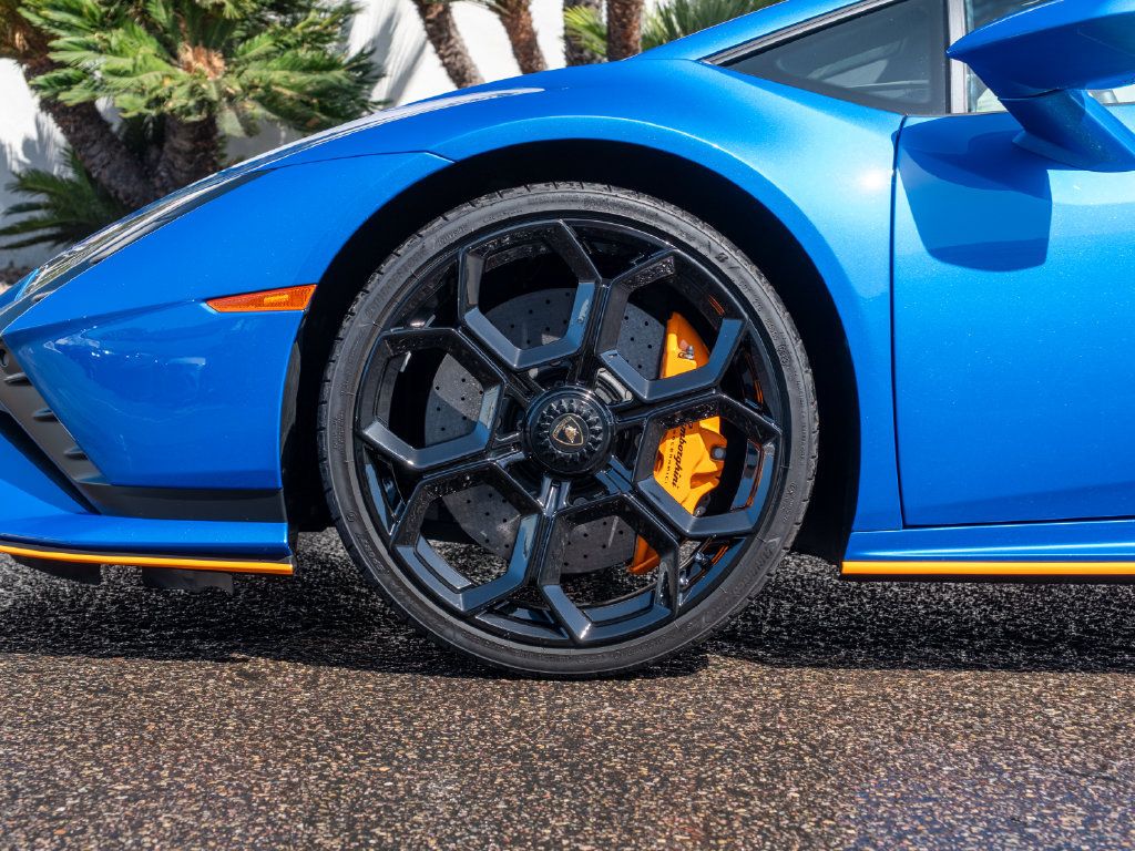 Used 2023 Lamborghini Huracan Tecnica RWD image 9