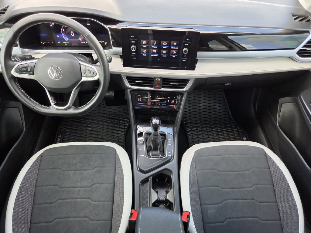 Used 2025 Volkswagen Taos SE FWD image 23