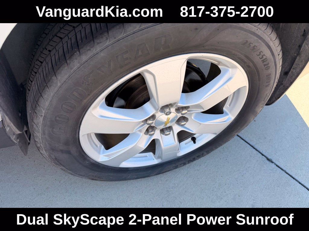 Used 2017 Chevrolet Traverse LT w/ Style and Technology Package FWD image 9