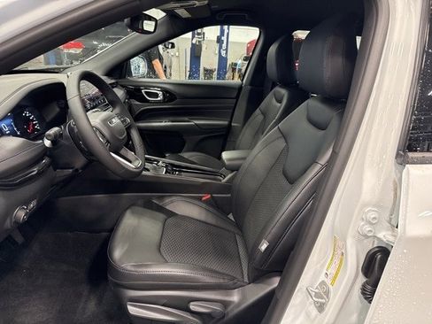 New 2025 Jeep Compass Latitude w/ Altitude Special Edition image 14