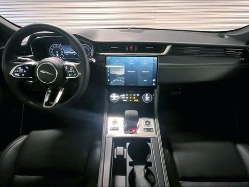 Used 2025 Jaguar F-PACE R-Dynamic S image 18