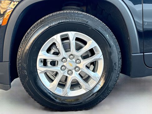 Used 2023 Chevrolet Traverse LS image 41