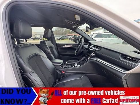 Used 2023 Jeep Grand Cherokee Altitude AWD/4WD image 10