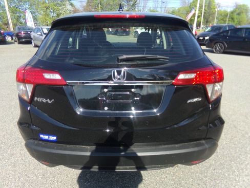 Used 2021 Honda HR-V LX image 7