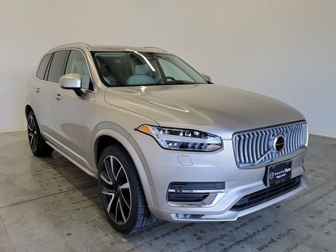 Used 2023 Volvo XC90 B6 Plus w/ Protection Package AWD/4WD image 4