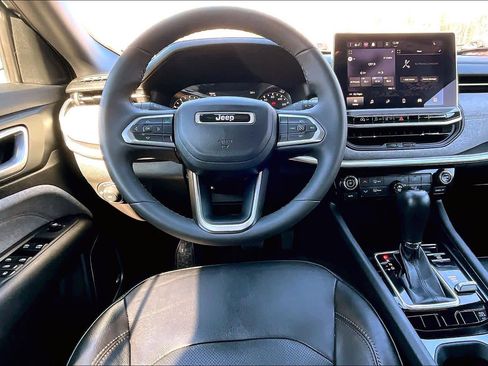 Used 2023 Jeep Compass Latitude w/ Sun and Sound Group image 6