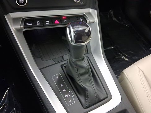 Used 2025 Audi Q3 2.0T Premium w/ Convenience Package image 16