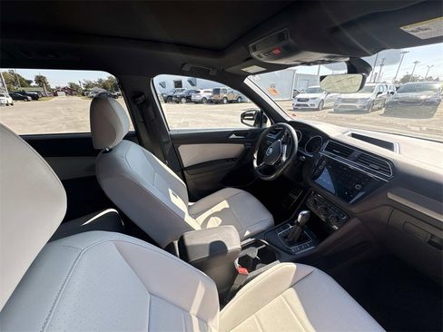 Used 2021 Volkswagen Tiguan SE R-Line image 17