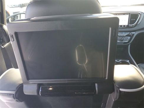 New 2026 Chrysler Pacifica Limited w/ Uconnect Theater Family Group image 13