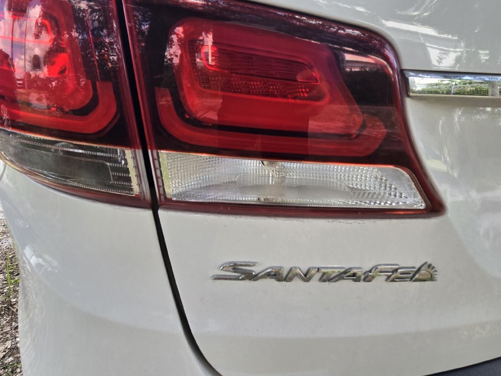 Used 2017 Hyundai Santa Fe Limited FWD image 8