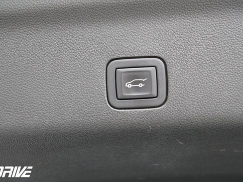 Used 2023 GMC Yukon XL Denali image 41