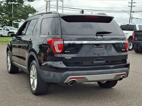 Used 2017 Ford Explorer XLT w/ Equipment Group 202A AWD/4WD image 8