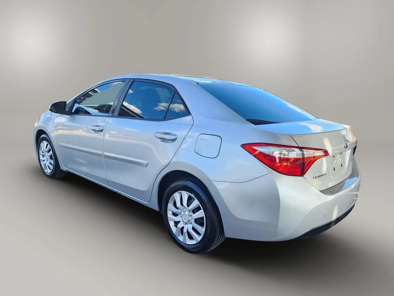 Used 2015 Toyota Corolla LE FWD image 15