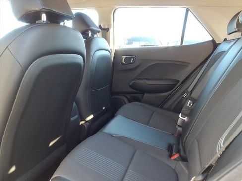 Used 2023 Hyundai Venue Limited image 13