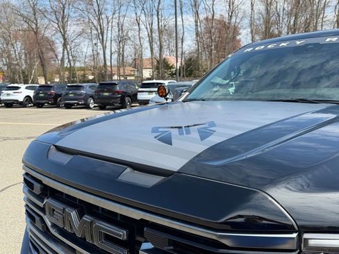 New 2026 GMC Sierra 1500 AT4 w/ AT4 Premium Package AWD/4WD image 31