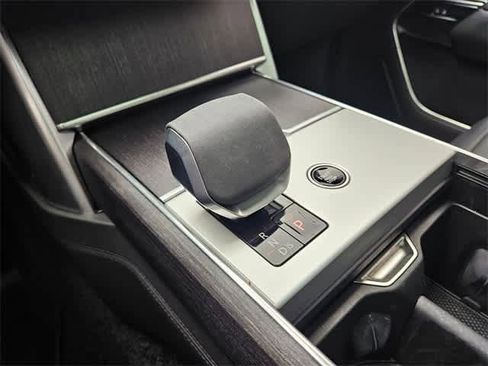 Used 2025 Land Rover Range Rover SE image 35