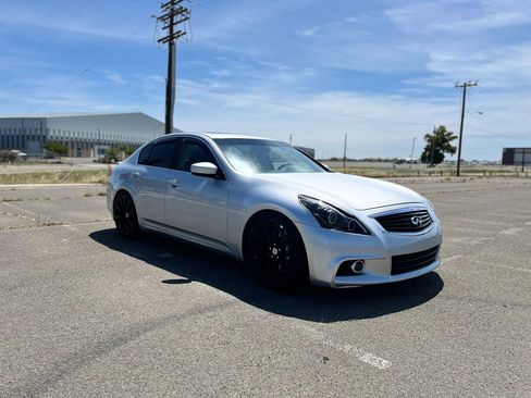 Used 2015 INFINITI Q40 w/ Navigation Package RWD image 3