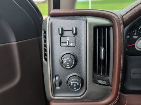 Used 2015 Chevrolet Silverado 1500 High Country w/ High Country Premium Package AWD/4WD image 17