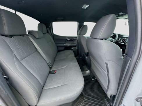 Used 2019 Toyota Tacoma TRD Sport AWD/4WD image 17