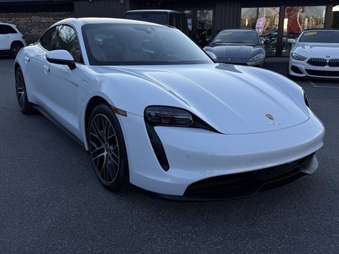 Used 2022 Porsche Taycan image 14