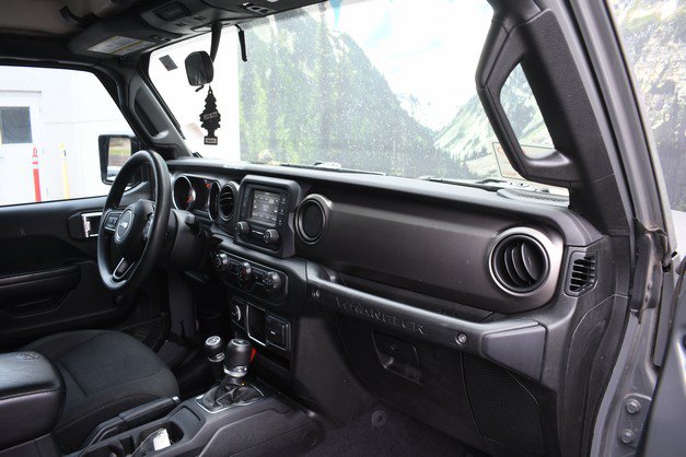 Used 2018 Jeep Wrangler Unlimited Sport AWD/4WD image 24