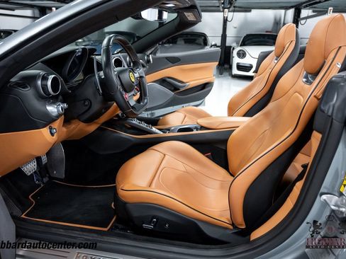 Used 2019 Ferrari Portofino RWD image 17