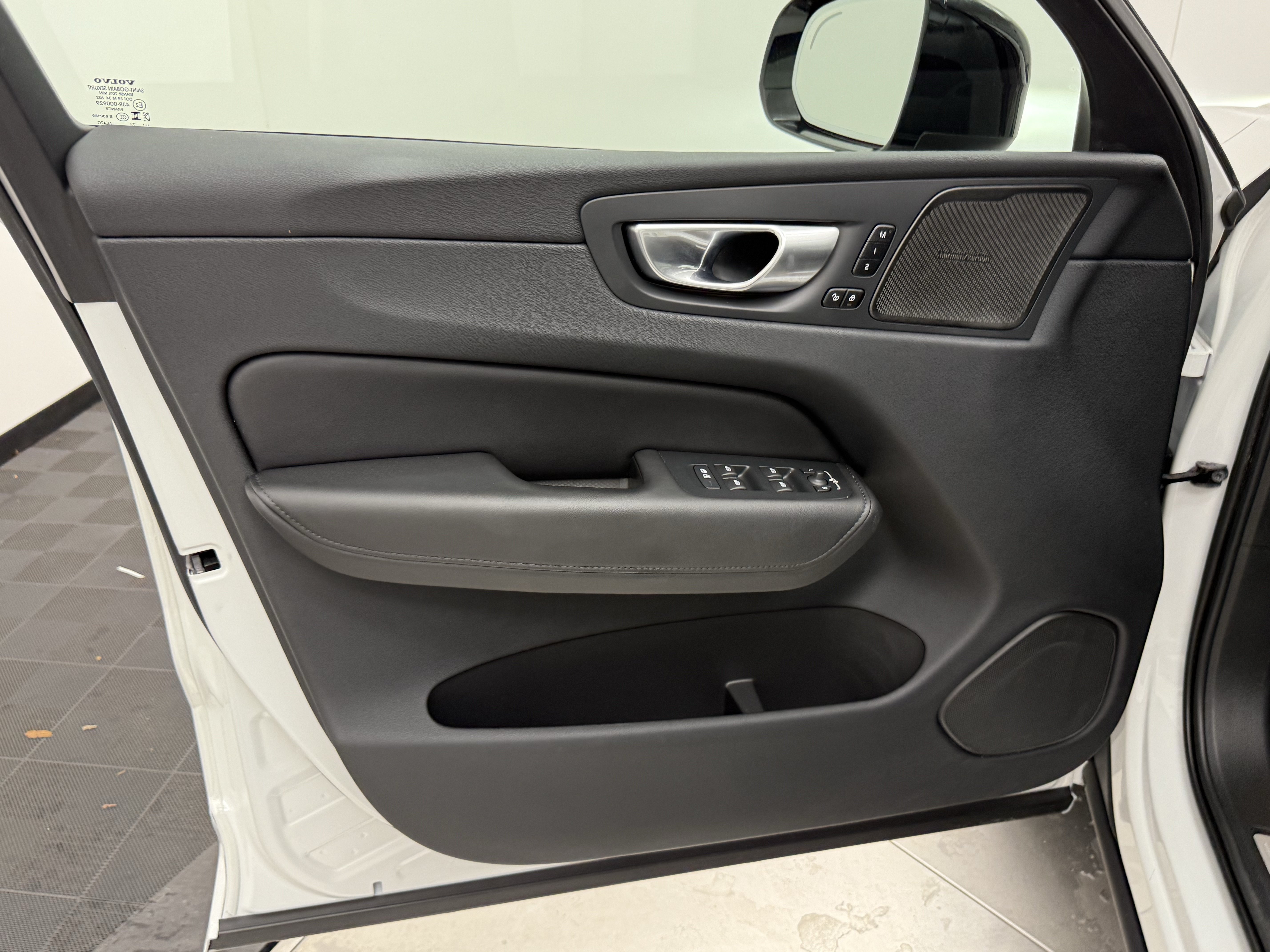 Certified 2024 Volvo XC60 B5 Plus w/ Protection Package Premier AWD/4WD image 10
