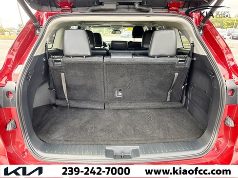 Used 2022 Toyota Highlander XLE image 12
