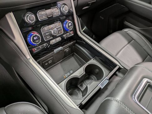 Used 2023 GMC Yukon Denali w/ Denali Reserve Package image 13