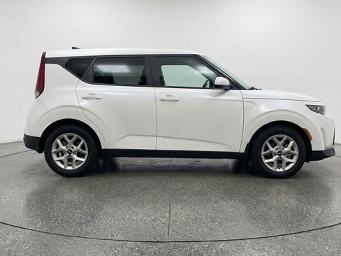 Used 2025 Kia Soul LX w/ LX Technology Package FWD image 11