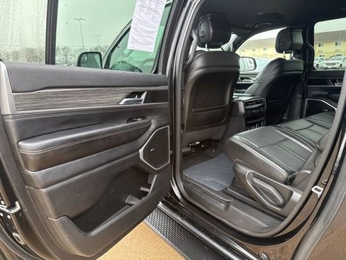 Used 2023 Jeep Wagoneer L Series II image 35