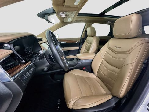 Used 2018 Cadillac XT5 Platinum w/ Driver Assist Package AWD/4WD image 12