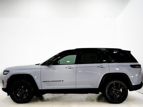 New 2025 Jeep Grand Cherokee Limited image 6