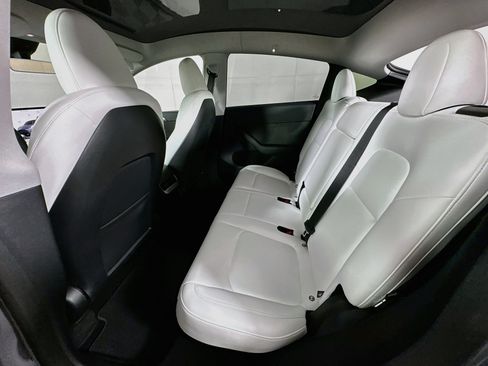 Used 2025 Tesla Model Y Long Range AWD/4WD image 25