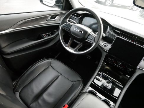 Used 2023 Jeep Grand Cherokee L Limited w/ Black Appearance Package image 9