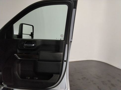 Used 2022 GMC Sierra 2500 SLT w/ SLT Convenience Package image 41