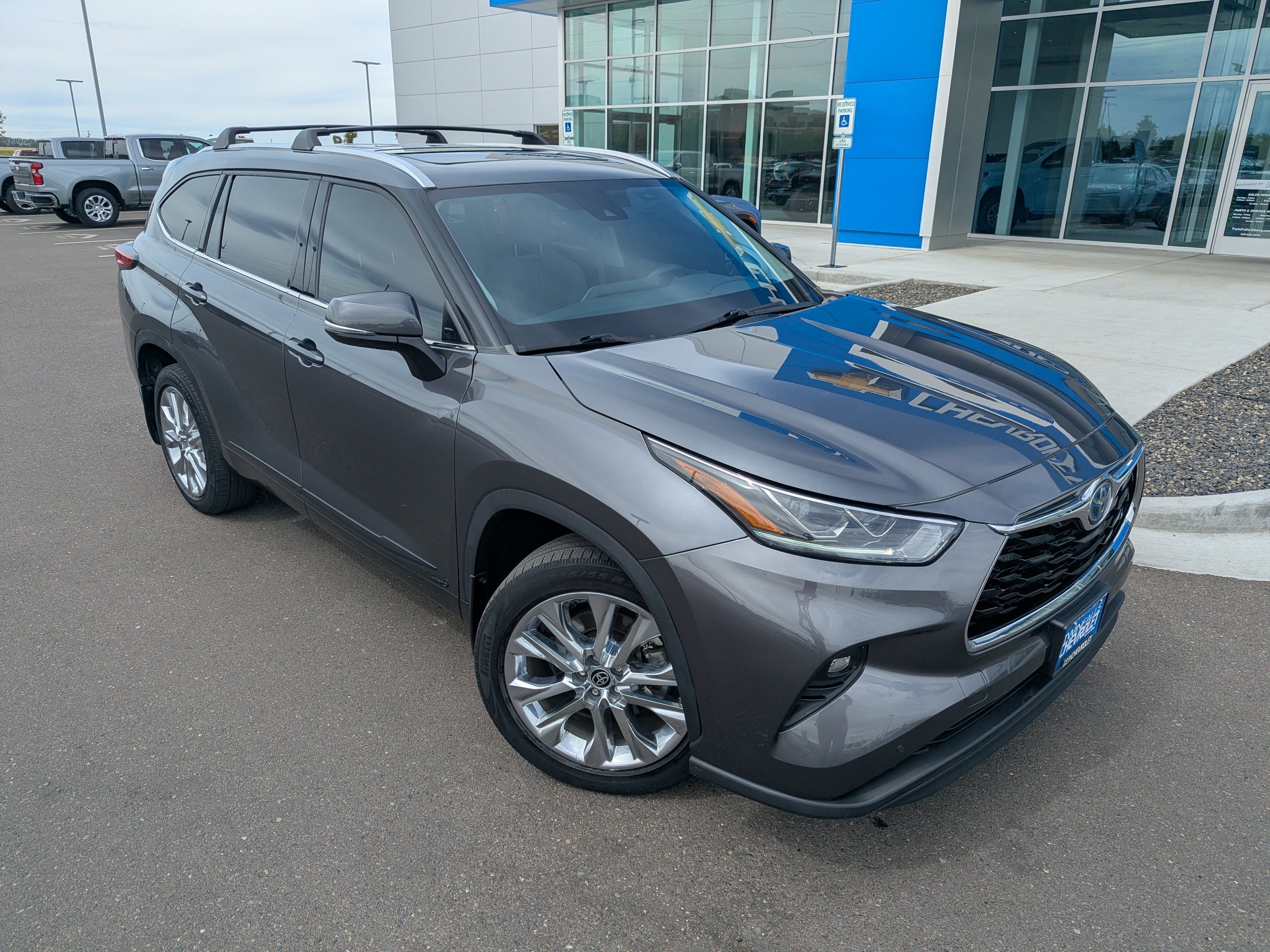 Used 2023 Toyota Highlander Limited AWD/4WD image 3