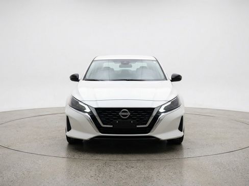 Used 2025 Nissan Altima 2.5 SV image 2