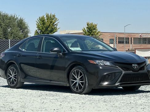 Used 2023 Toyota Camry SE FWD image 10