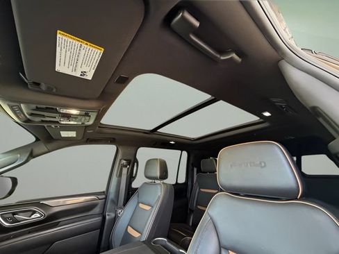 Used 2023 GMC Yukon XL AT4 w/ AT4 Premium Plus Package AWD/4WD image 29