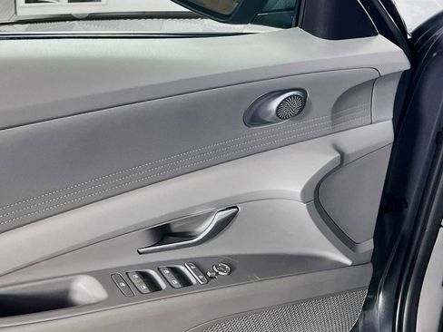 Certified 2024 Hyundai Elantra SEL image 18