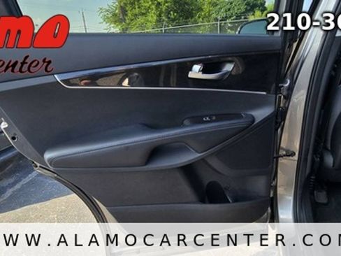 Used 2017 Kia Sorento L FWD image 33