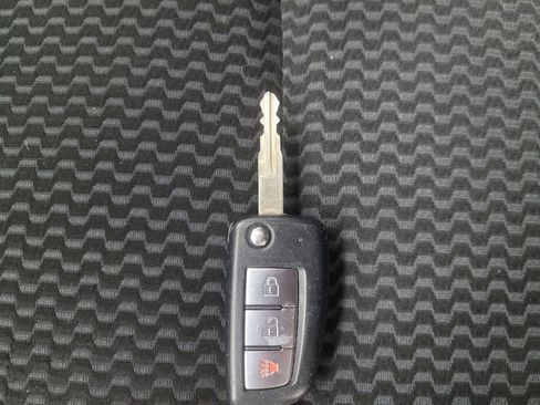 Used 2020 Nissan Rogue Sport S image 32