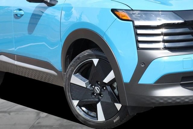 Certified 2025 Nissan Kicks SR AWD/4WD image 3