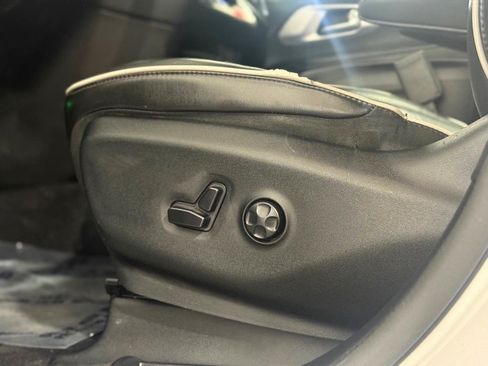 Used 2019 Chrysler Pacifica Limited w/ Advanced Safetytec Group FWD image 27
