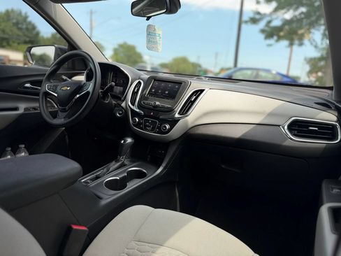 Used 2020 Chevrolet Equinox LS w/ LS Convenience Package FWD image 12