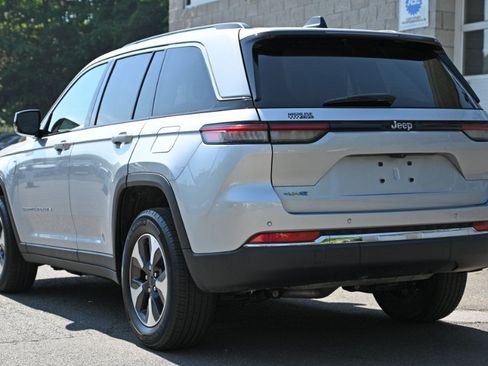 Used 2023 Jeep Grand Cherokee 4WD 4xe image 5