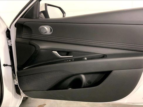 Used 2025 Hyundai Elantra SEL image 25