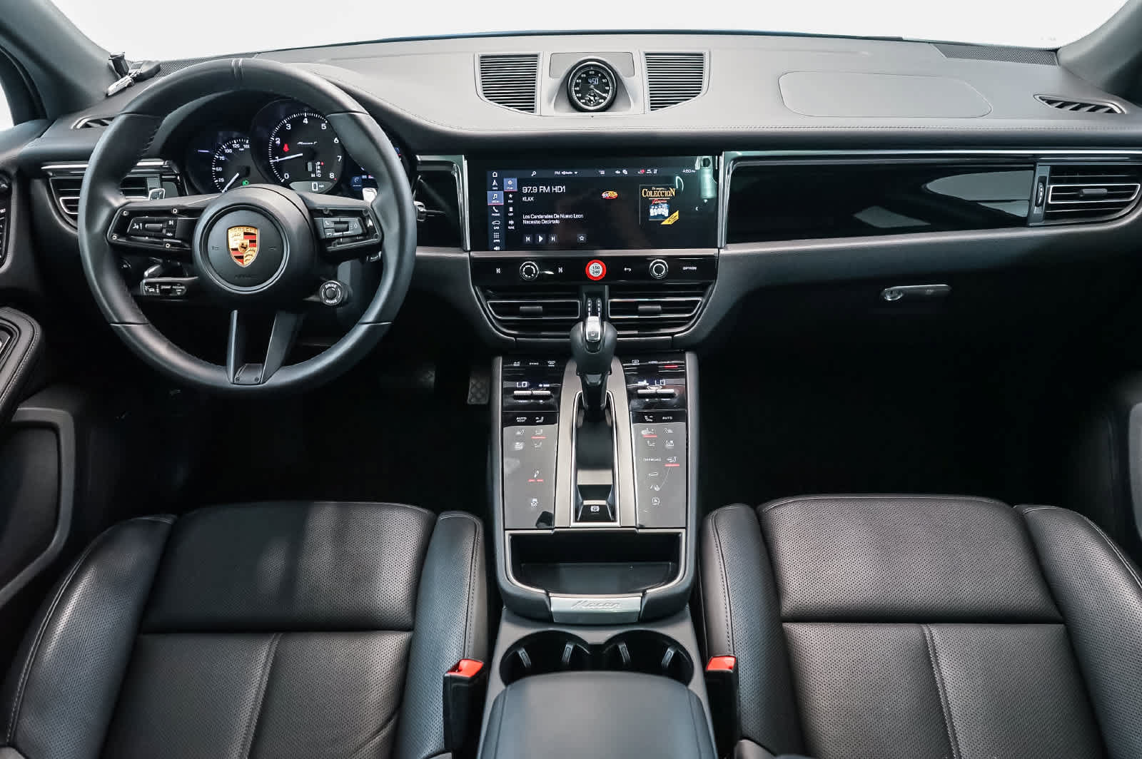 Certified 2026 Porsche Macan Turbo AWD/4WD image 18