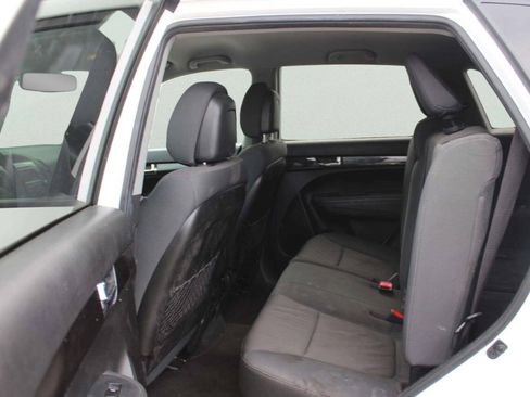 Used 2013 Kia Sorento LX w/ Convenience Pkg FWD image 6